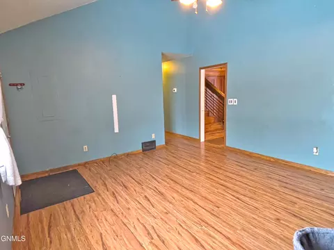 711 13th Ave W, Williston, ND 58801 photo 24