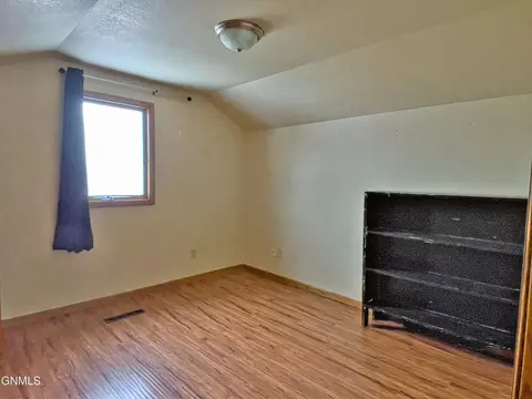 711 13th Ave W, Williston, ND 58801 photo 39