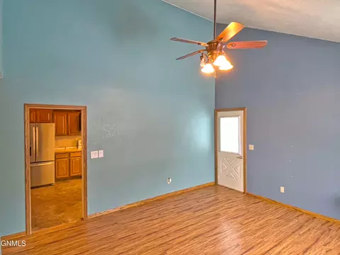 711 13th Ave W, Williston, ND 58801 photo 25