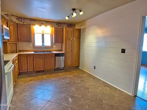 711 13th Ave W, Williston, ND 58801 photo 16