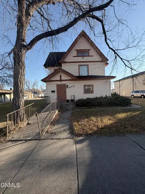 406 1st Ave N, Jamestown, ND 58401