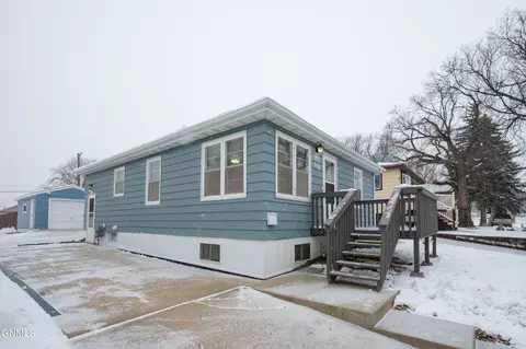 514 20th St, Bismarck, ND 58501