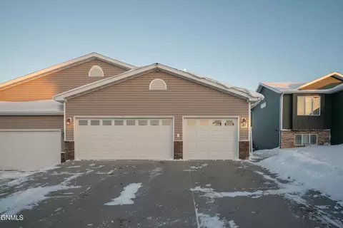 5017 Hudson St, Bismarck, ND 58503