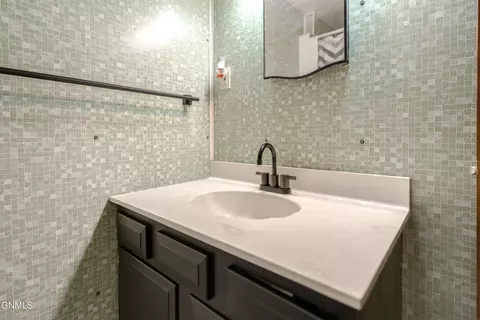 Bath - 1319 Mohawk St, Bismarck, ND 58501 photo 8 of 8