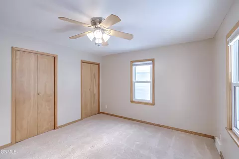 Bedroom - 1319 Mohawk St, Bismarck, ND 58501 photo 4 of 9