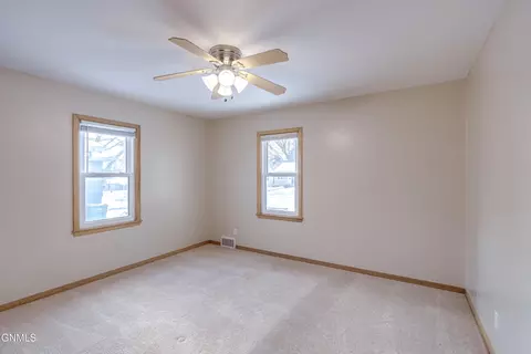 Bedroom - 1319 Mohawk St, Bismarck, ND 58501 photo 3 of 9