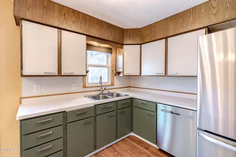 Kitchen - 1319 Mohawk St, Bismarck, ND 58501 photo 7 of 11