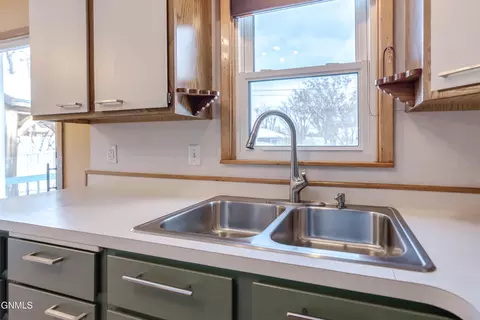 Kitchen - 1319 Mohawk St, Bismarck, ND 58501 photo 10 of 11
