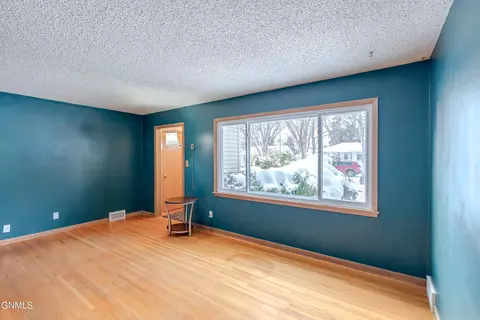 Living - 1319 Mohawk St, Bismarck, ND 58501 photo 3 of 6