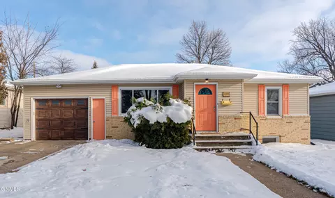 1319 Mohawk St, Bismarck, ND 58501