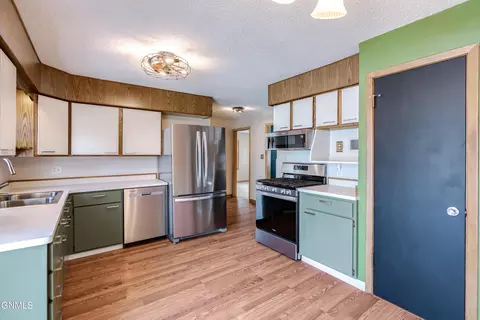 Kitchen - 1319 Mohawk St, Bismarck, ND 58501 photo 2 of 11