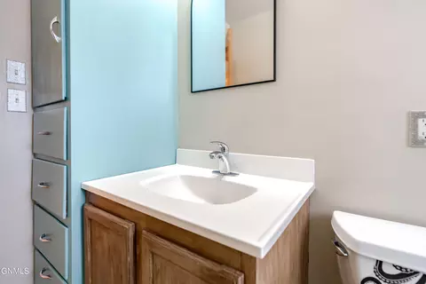 Bath - 1319 Mohawk St, Bismarck, ND 58501 photo 4 of 8