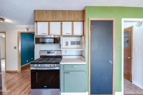 Kitchen - 1319 Mohawk St, Bismarck, ND 58501 photo 11 of 11