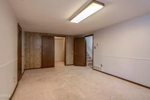 Bedroom - 1319 Mohawk St, Bismarck, ND 58501 photo 5 of 9