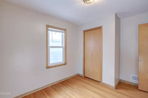 Bedroom - 1319 Mohawk St, Bismarck, ND 58501 photo 2 of 9