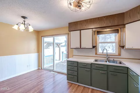 Kitchen - 1319 Mohawk St, Bismarck, ND 58501 photo 1 of 11