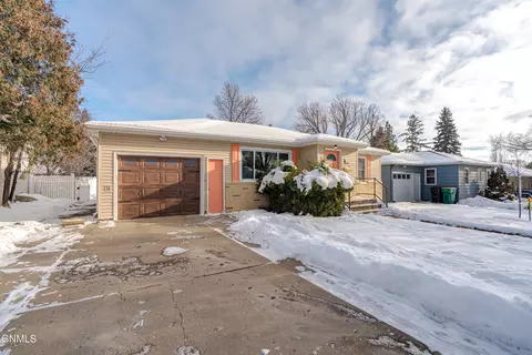 Exterior - 1319 Mohawk St, Bismarck, ND 58501 photo 5 of 10