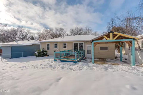 Exterior - 1319 Mohawk St, Bismarck, ND 58501 photo 10 of 10
