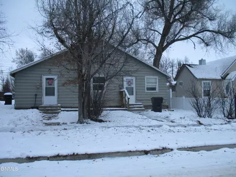 404-406 Broadway W, Williston, ND 58801