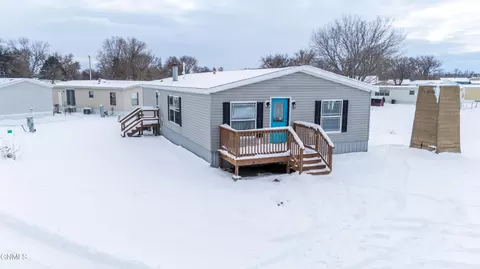 907 Frontier Trl, Mandan, ND 58554