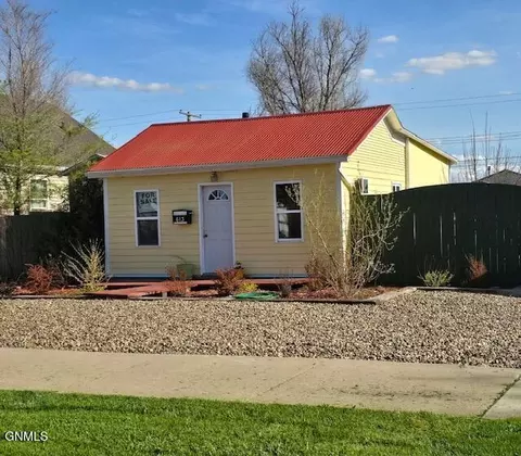 613 Broadway W, Williston, ND 58801