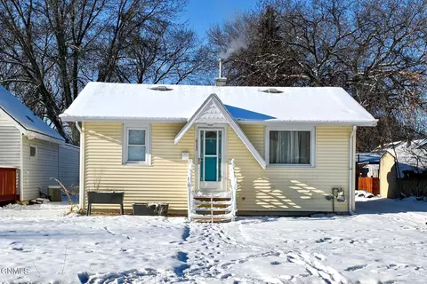 623 12th St NW, Minot, ND 58703