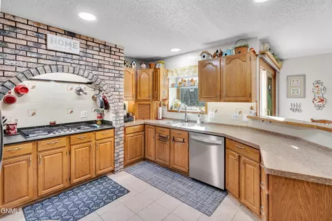 420 E Brandon Dr, Bismarck, ND 58503 photo 1