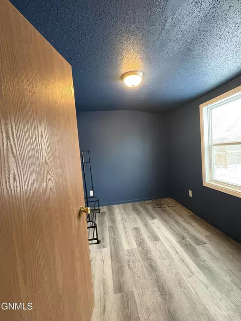 823 4th Ave W, Williston, ND 58801 photo 15