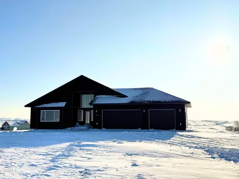 Exterior - 5081 Arrowhead Pl, Williston, ND 58801 photo 2 of 3
