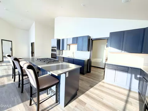 Kitchen - 5081 Arrowhead Pl, Williston, ND 58801 photo 3 of 3
