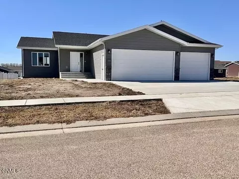 3358 Tyndale Dr, Bismarck, ND 58503