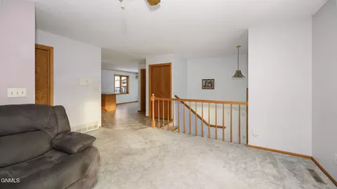 1401 4th Ave NE, Mandan, ND 58554 photo 7
