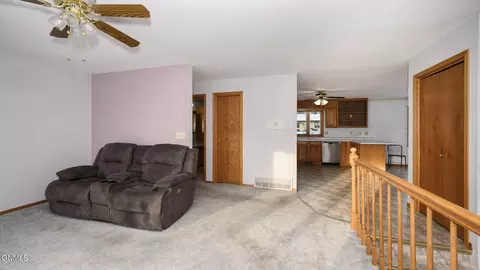 1401 4th Ave NE, Mandan, ND 58554 photo 6