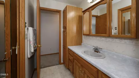 1401 4th Ave NE, Mandan, ND 58554 photo 18