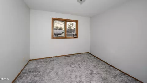 1401 4th Ave NE, Mandan, ND 58554 photo 19