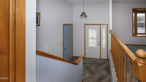 1401 4th Ave NE, Mandan, ND 58554 photo 2