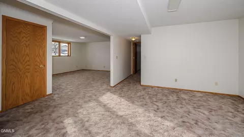 1401 4th Ave NE, Mandan, ND 58554 photo 29