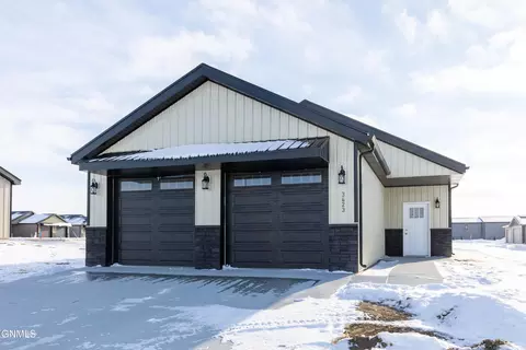 3423 E Calgary Ave, Bismarck, ND 58503