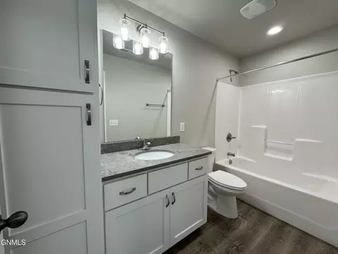 201 Kenner Loop, Bismarck, ND 58504 photo 17
