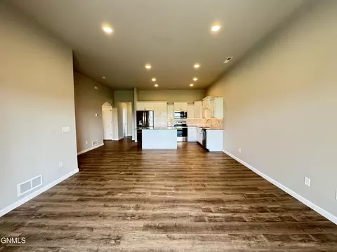 201 Kenner Loop, Bismarck, ND 58504 photo 29