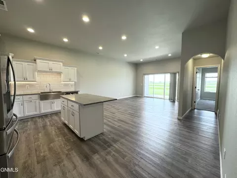 201 Kenner Loop, Bismarck, ND 58504 photo 18
