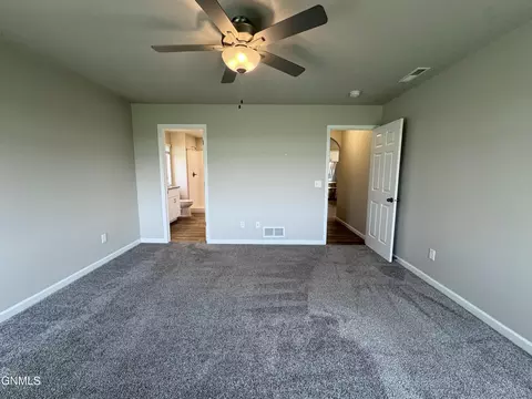 201 Kenner Loop, Bismarck, ND 58504 photo 32