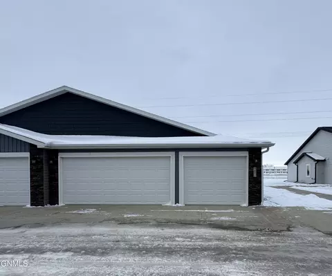 201 Kenner Loop, Bismarck, ND 58504