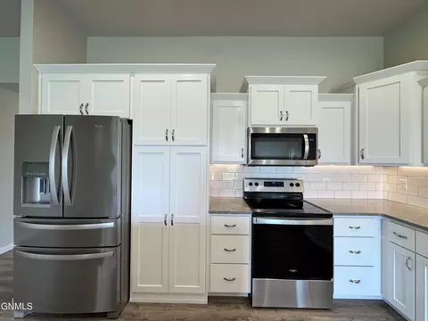 201 Kenner Loop, Bismarck, ND 58504 photo 23