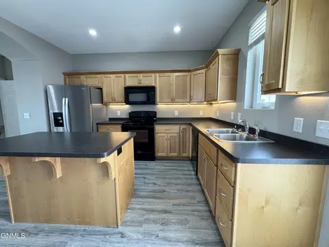 3161 Sullivan Loop, Lincoln, ND 58504 photo 4