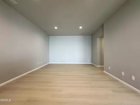 Living - 110 Kenner Loop, Bismarck, ND 58504 photo 2 of 3