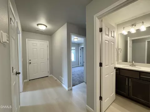 Entry Way - 110 Kenner Loop, Bismarck, ND 58504 photo 3 of 4