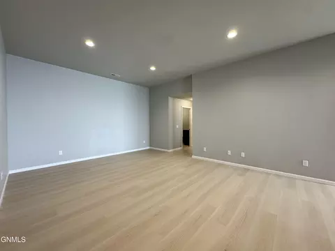 Living - 110 Kenner Loop, Bismarck, ND 58504 photo 1 of 3