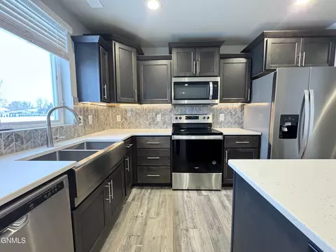 3310 Kenner Loop, Bismarck, ND 58504 photo 16