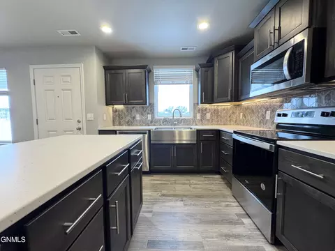 3310 Kenner Loop, Bismarck, ND 58504 photo 19